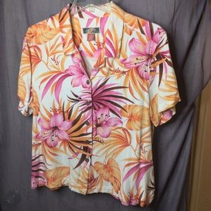 Hawaiian shirt w/wooden buttons